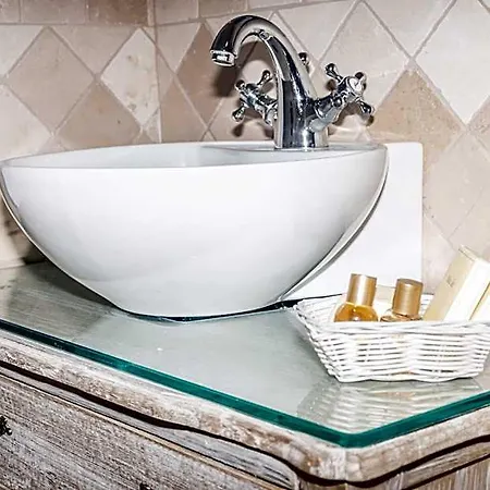 Bed & Breakfast Masseria Luco 4*